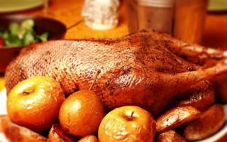 Тушеная утка с картошкой: рецепт приготовления
