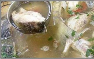 Как приготовить рыбный суп из мороженной сельди?