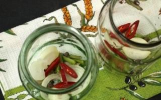Рецепты маринованных зелёных помидоров с чесноком