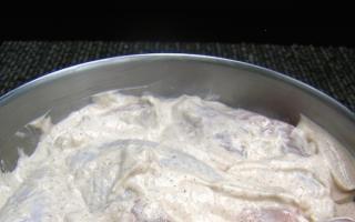 Как вкусно приготовить куриные бедра на сковороде в сметане Куриные бедра под сметанным соусом